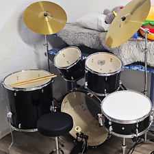 Fame Akustisches Drum Kit 5-teilig schwarz mi...