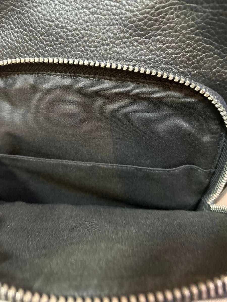 Excellent condition current model COACH Ethan bod… - image 4