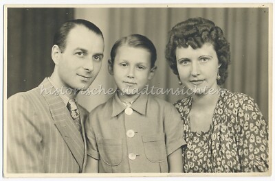 Family Portrait Father Mother Child - Fashion Hairstyle Eyebrows - Vintage Photo