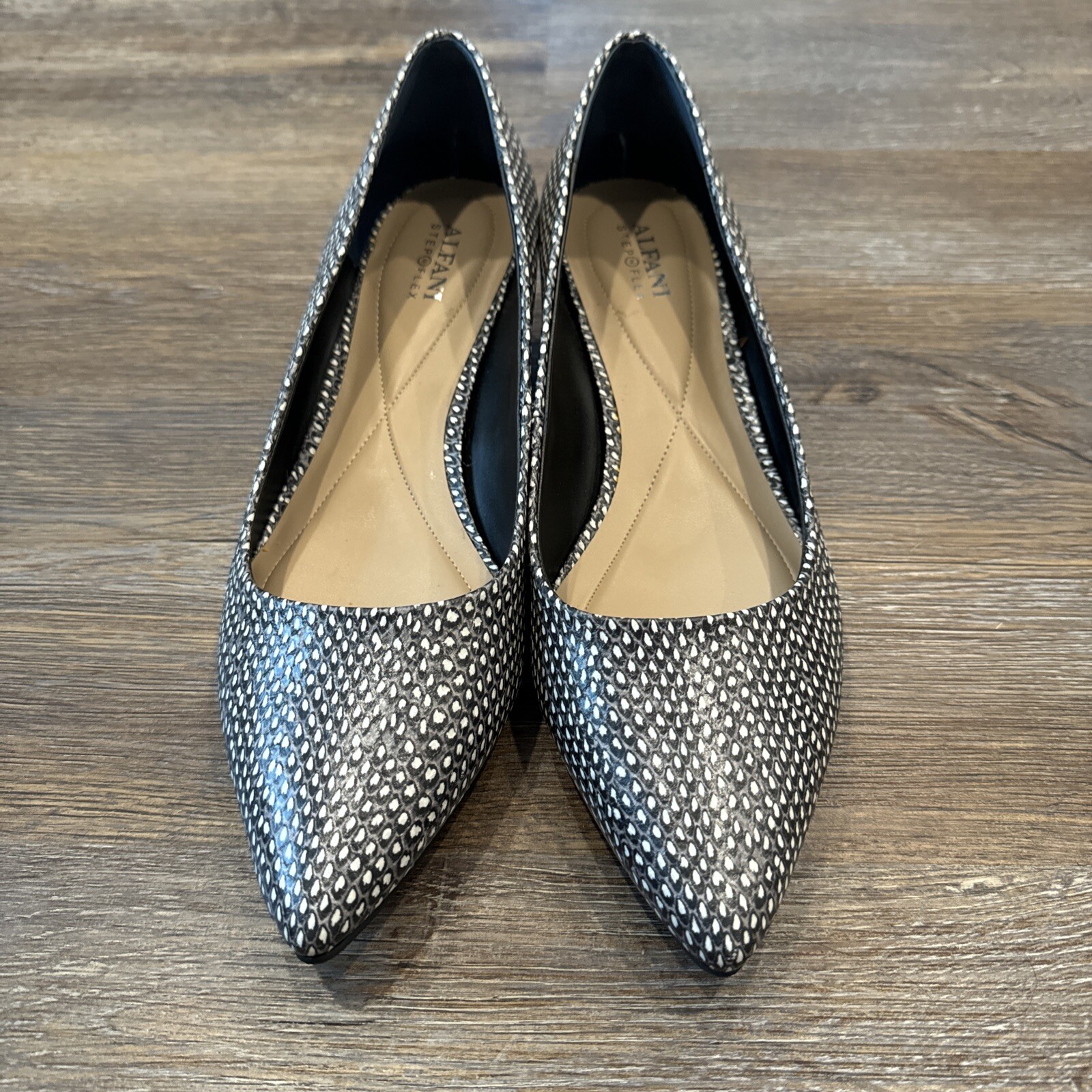 Alfani Step Flex  Bland And White Size 10 M