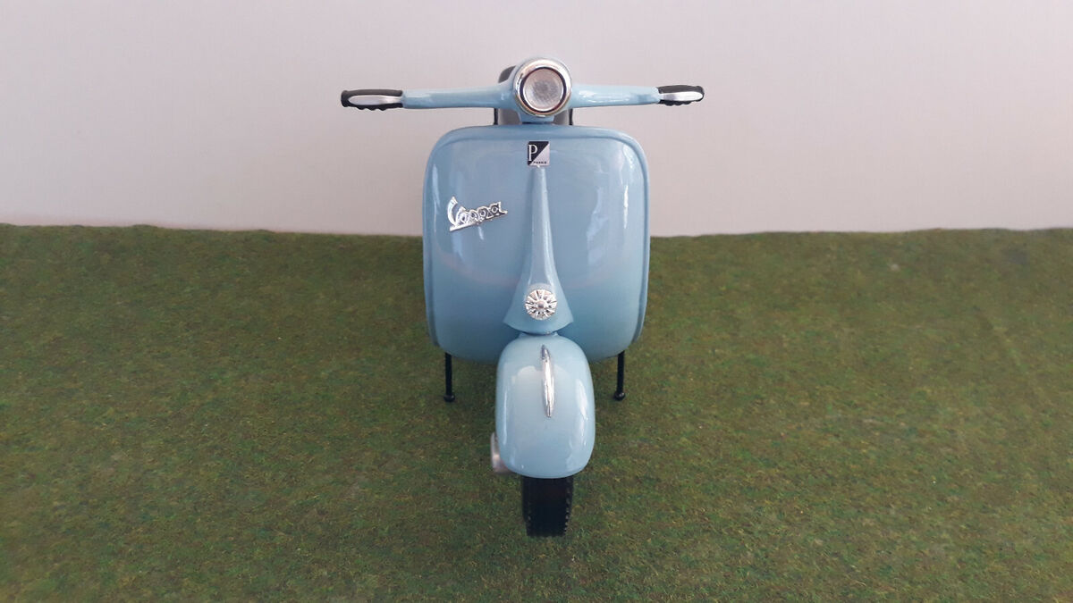 scooter VESPA SPORTIQUE bleu clair 1/6 métal XONEX moto scooter VESPA SPORTIQUE bleu clair 1/6 métal XONEX moto