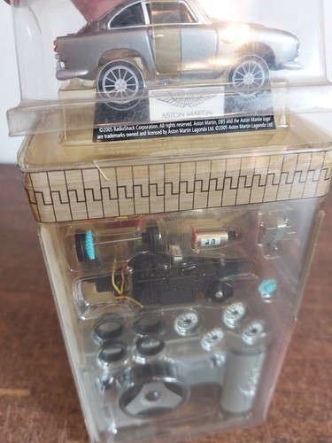 Zip Zaps GOLDFINGER 007 Micro RC SE Aston Martin DB5 NEW Partially open top - Picture 5 of 9