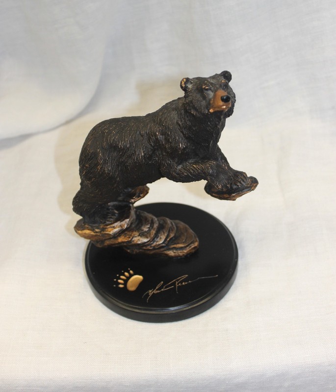 Big Sky Carvers Bear Sculpture Marc Pierce  Yona Bear Original Numbered  A137