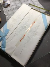 Lenzuola ricamate a mano in puro lino, ricamo fiorentino, federe e lenzuolo