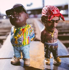 2Pack Hip Hop Biggie&2Pac Red Scarf bro Sculpture or choice Garden Home Decor