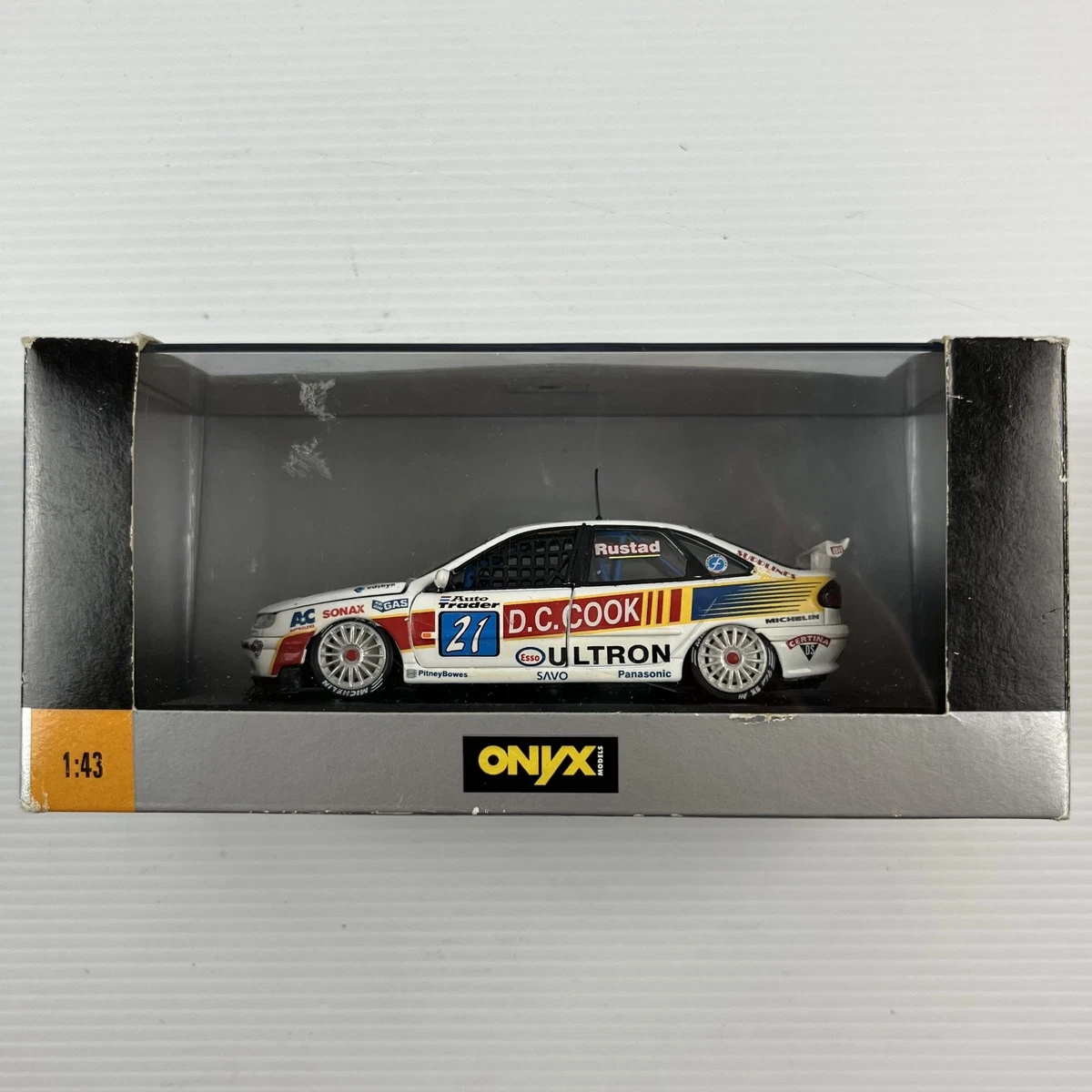 Miniature RARE Universal Hobbies 1:43 Renault Laguna II – Collectionneur