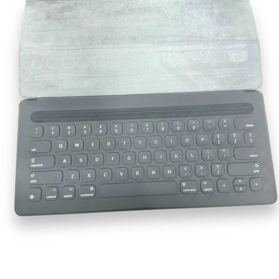 Apple Smart Keyboard A1636 for 12.9"iPad Pro 1st/2nd Generation VGC (MJYR2LL/A) - Image 4 of 4
