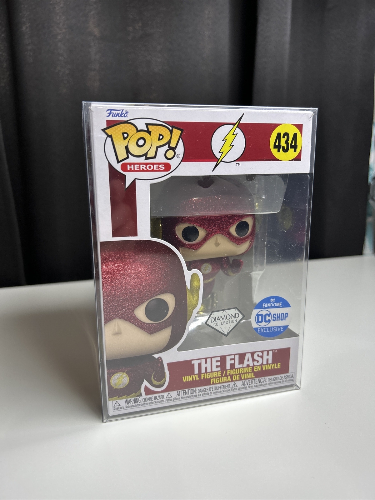 Funko Pop! Vinyl: Dc Shop Exclusive - The Flash (Diamond Glitter) #434 Protector