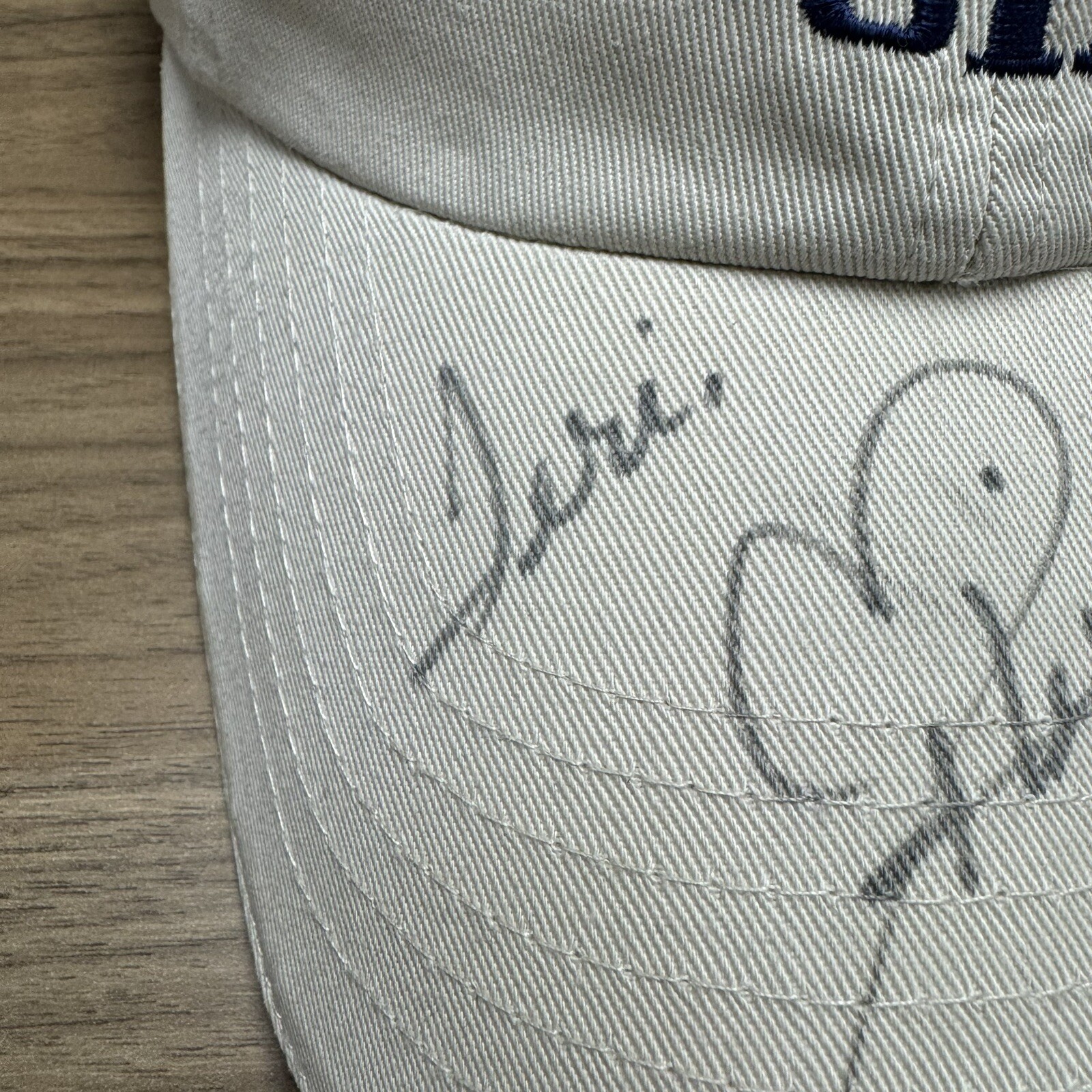 Cappello Berretto Trick Pony Beige Autografato Cinghia Regolabile