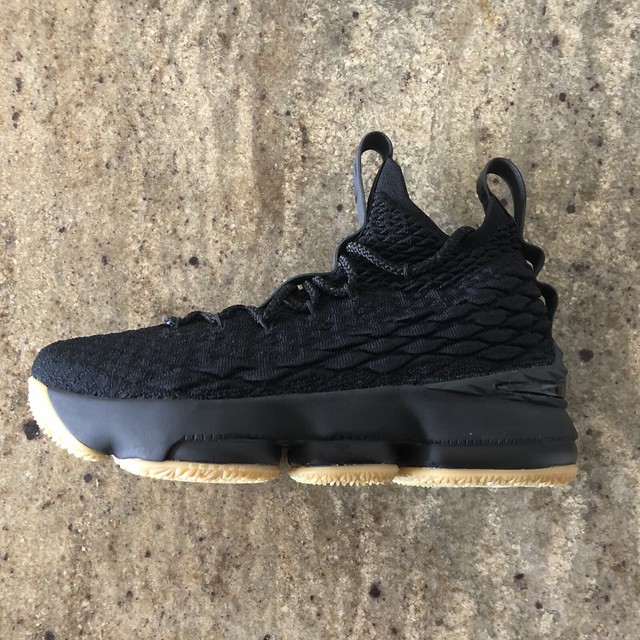 black and gold youth basketball shoes