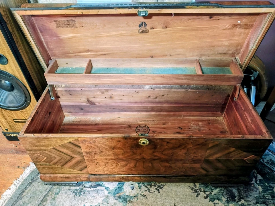 Cofre de cedro Lane vintage. Gancho de enganche eliminado. Caja fuerte para niños. Foto 4 de 4