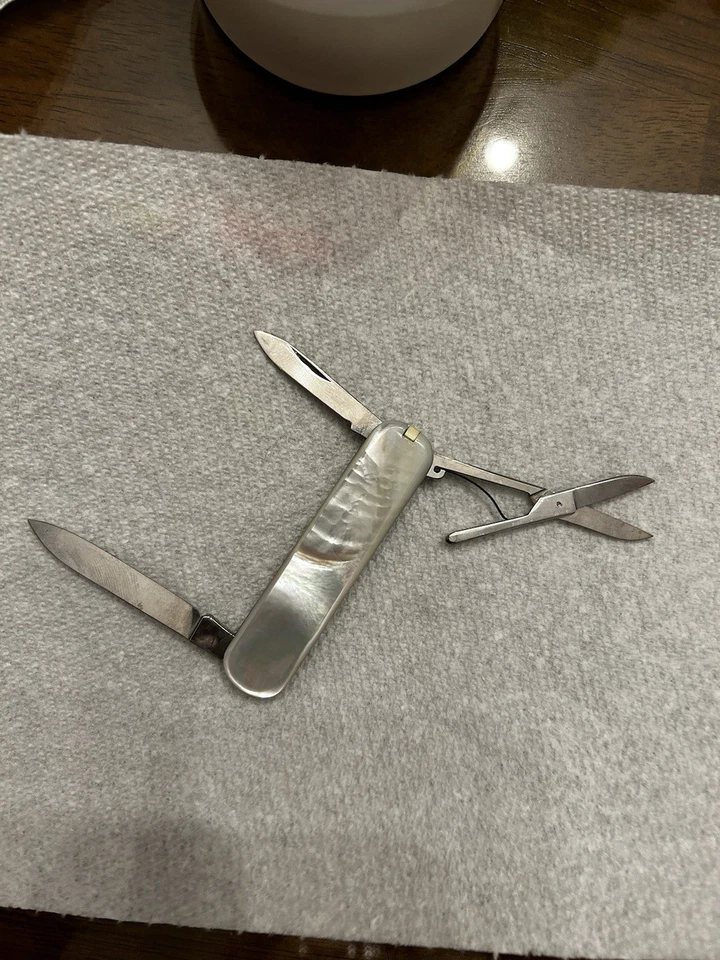 (Nuevo) Victorinox Modelo Especial Madreperla 3 Hojas 1968-83 en caja Foto 4 de 4