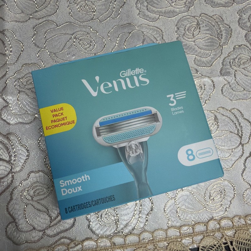Gillette Venus Women's Razor Refill Cartridges Smooth Doux 8 Pack