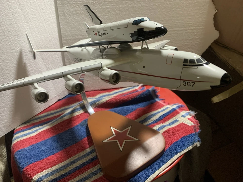 Mastercraft Collection Antonov AN-225 Dream con escala de lanzadera: 1/200 Foto 3 de 4