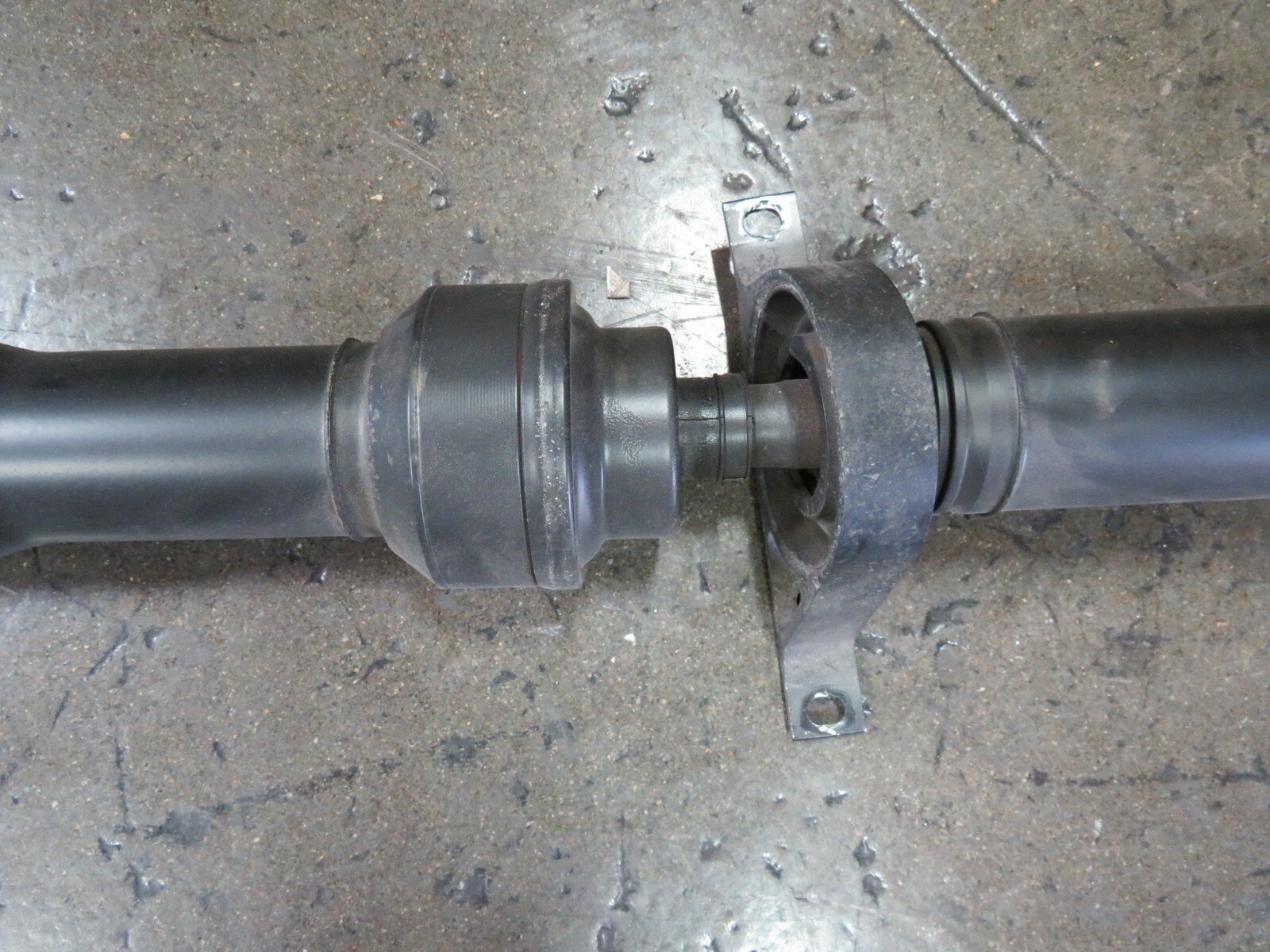 Maserati Quattroporte, Rear Drive Shaft, Used, P/N 670008543