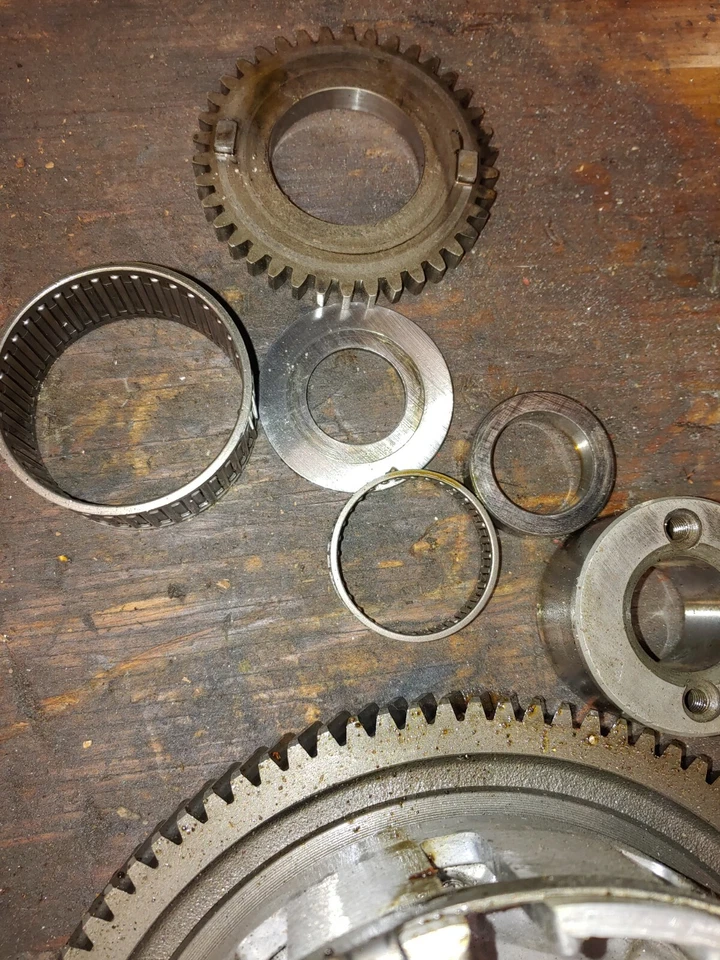 Suzuki GS750t 1982 carcasa de embrague exterior con engranajes y cuñas Foto 2 de 3