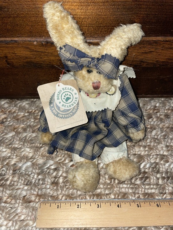 VINTAGE BOYDS BEAR 10" WITH ORIGINAL CLOTHES AND TAGS