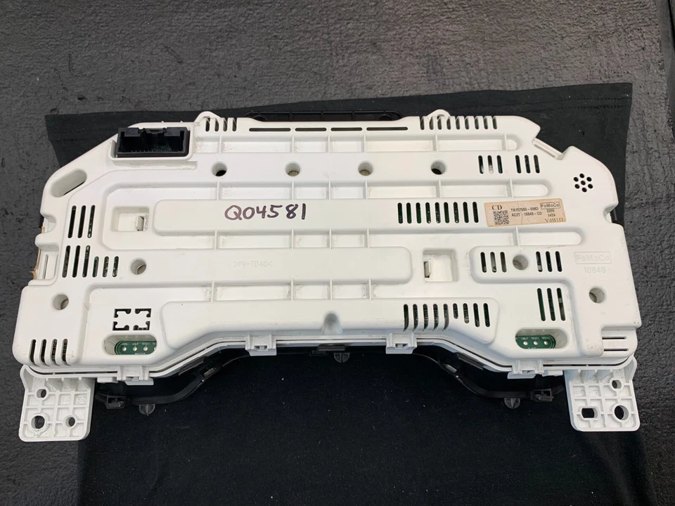 *Cluster de instrumentos velocímetro 2010 Ford E150/E250/E350 Van 117.661 milhas - Imagem 2 de 3