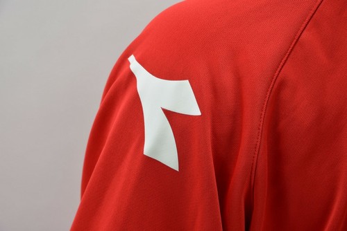 DIADORA Walsall FC RED warmth SWEATSHIRT SIZE L-LARGE (adults) - Picture 6 of 12