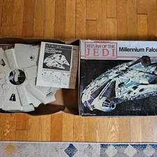 Han Solo Millennium Falcon Star Wars AMT Model Kit Jedi