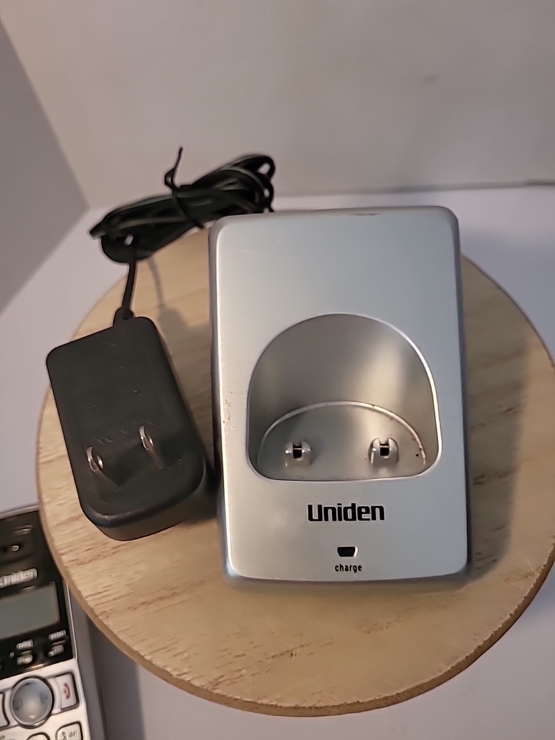 UNIDEN  5.8GHZ CORDLESS PHONE TELEPHONE SILVER Handset Base Unit UNTESTED.  
