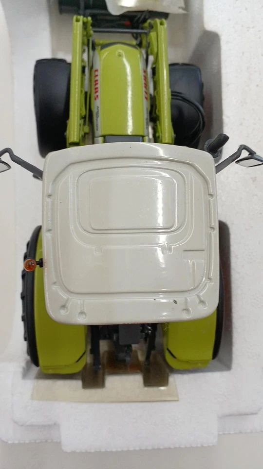 Kyosho 1/32 Claas Ares 577 Atz Front Loader - Image 4 of 4