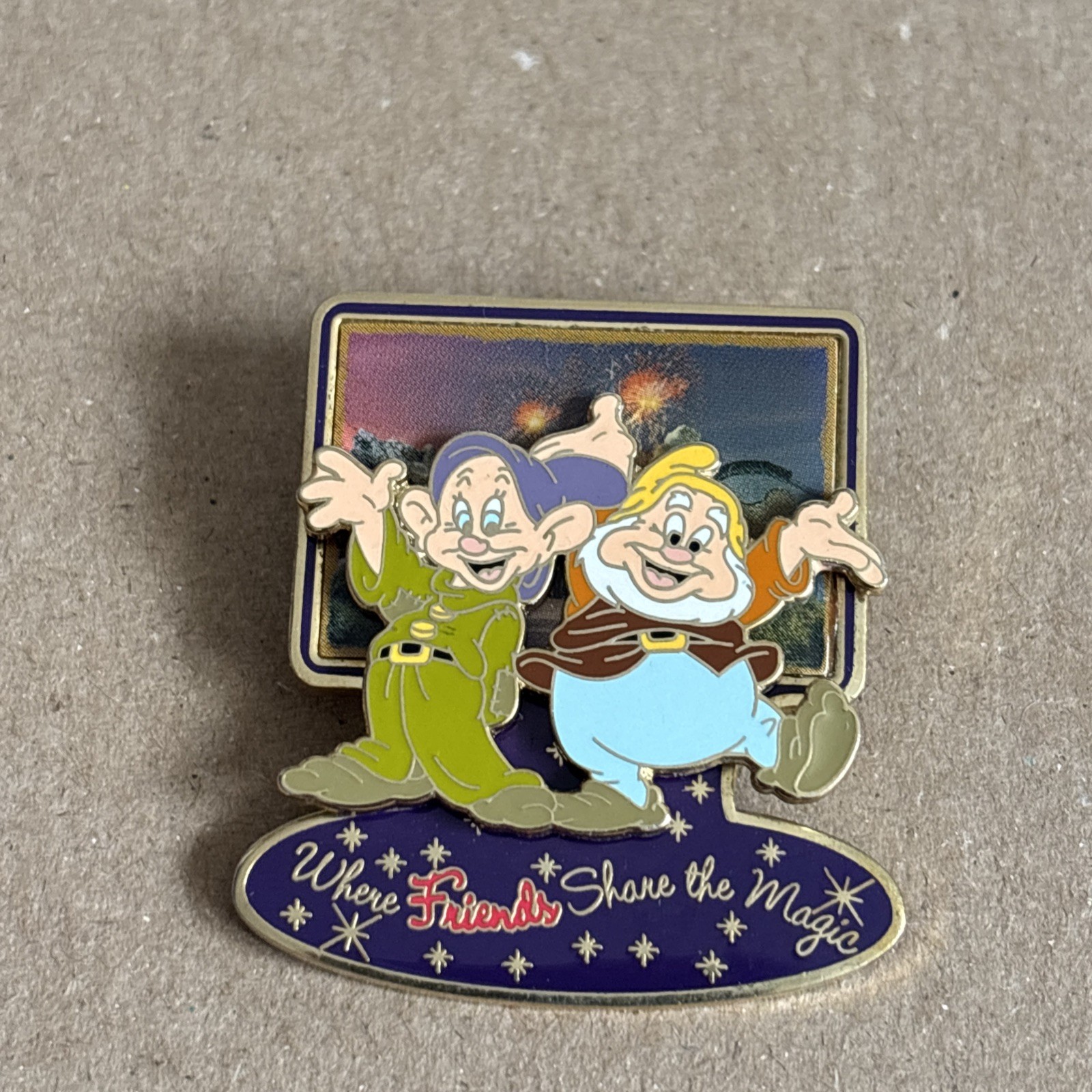 Disney Pin DLR Where Friends Share the Magic - Dopey and Doc Snow White 3D