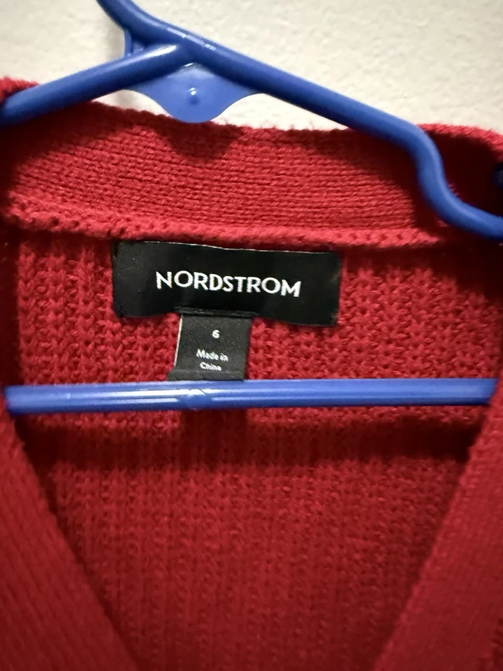 Suéter cárdigan tejido con botones delanteros rojo Nordstrom para niñas - talla 6 Foto 2 de 4