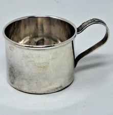 Vintage Lunt Sterling Baby Cup - Train Design  645 PATTERN - 28g - 1-3/8" Tall