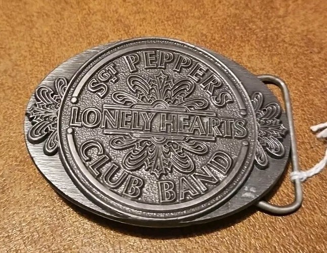 SGT.PEPPERS LONELY HEARTS CLUB BAND BELT BUCKLE No Box | eBay display picture 2