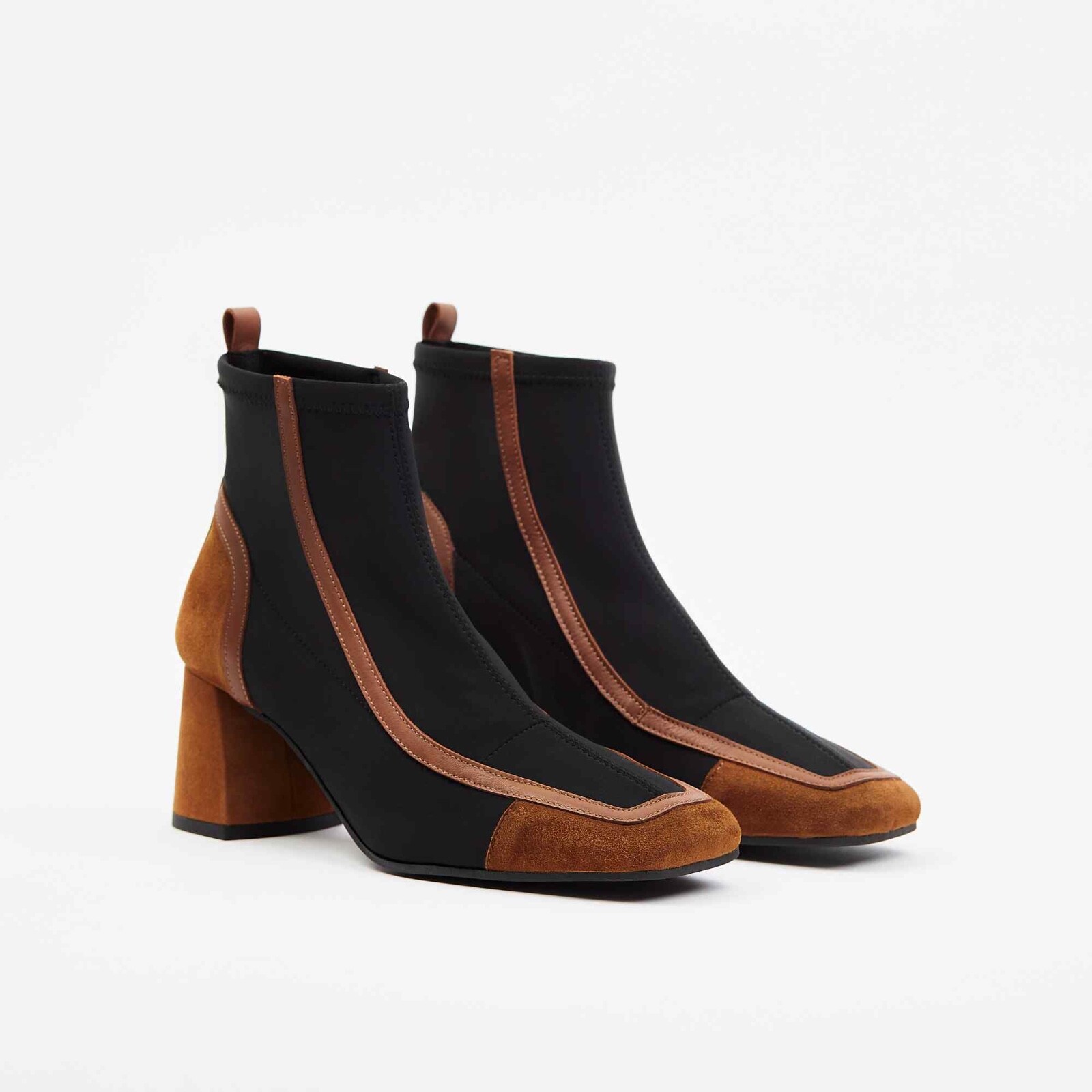 Botines para mujer importados nuevos con etiquetas hechos en España gamuza, cuero, lycra talla US 9