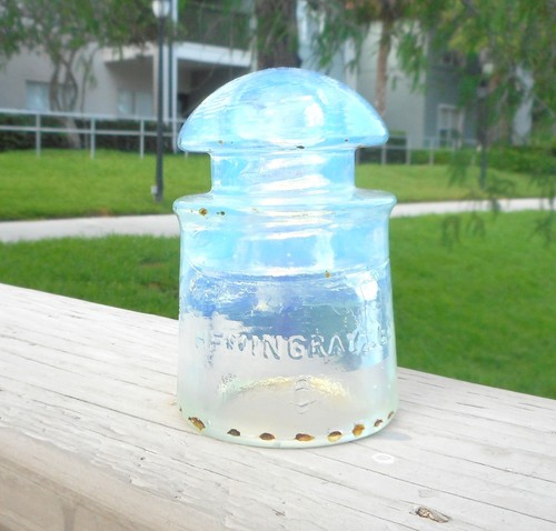 GREAT MEDIUM OPALESCENT CD 128 HEMINGRAY GLASS INSULATOR