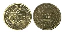 Vtg Showbiz Pizza Game Play Token Coin Lot Defunct Gold Tone Chuck E Cheese B2