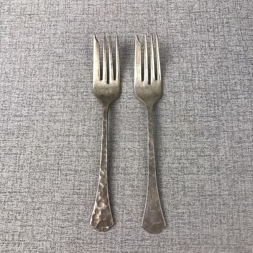 The Pan Coast Hotel Forks w/ Hammered Handles Silver Plate - Lot of 2 - Picture 5 of 9