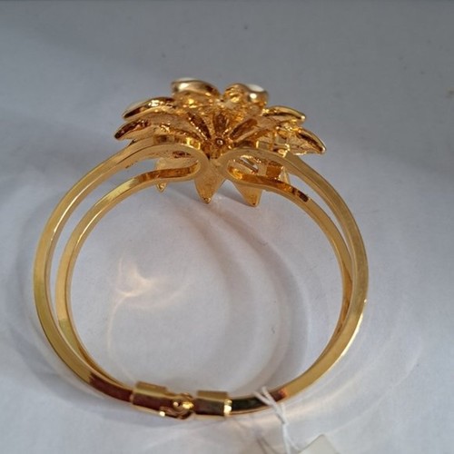 NEW Cream Gold Plated Metal Flower Floral Double Clasp Bracelet 7" - Picture 4 of 4