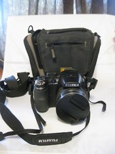 Fujifilm FinePix S4200 Digital Camera 14 MP LCD 24X Optical Zoom Works Great