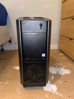 Alienware Aurora R7, 1TB, 16GB RAM, i7-8700, GeForce GTX 1070, W10H, Grade B-