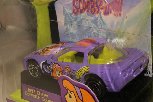 Matchbox Scooby-Doo! Daphne 1997 Chevy Corvette Coupe - Picture 4 of 5