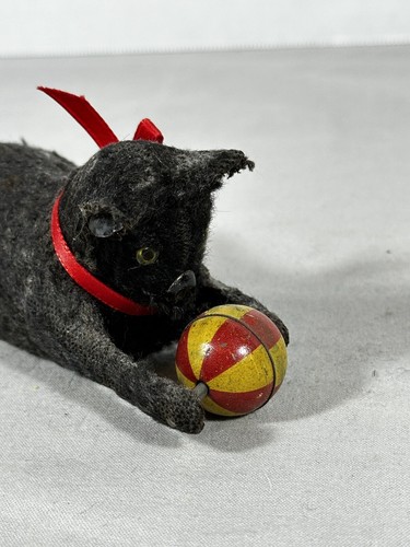 Vintage Wind Up Cat with Ball Japan Fabric over Metal Glass Eyes WORKS, No Key - Picture 8 of 11