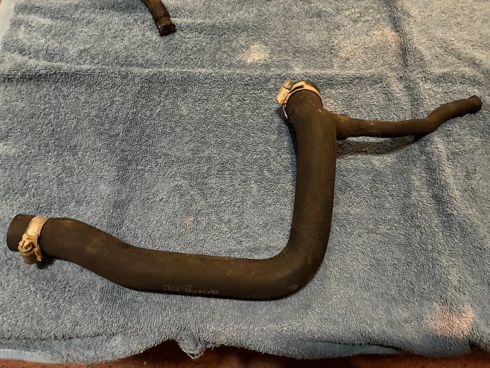 Classic Saab 900 1989-1993 turbo PCV a bomba de agua y calentador manguera moldeada 7541527 Foto 3 de 3