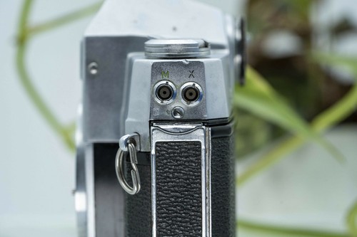 WORKING - Nikon Nikkorex F 35mm Film SLR Camera - #401856 - Copal Square Shutter - Picture 2 of 7