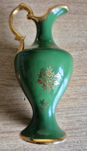 LIMOGES PORCELAIN MINIATURE JUGS AND VASE / URN - GREEN - COURTING COUPLE - Picture 3 of 12