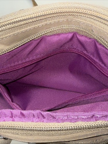 BAGGALLINI Triple Zip mit Front Geldbörse Crossbody beige hellbraun leicht top - Bild 8 von 12