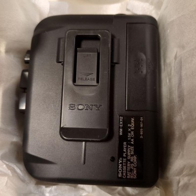 カセットウォークマン　SONY WM-EX112 Retro Vintage Sony Cassette Tape Walkman - Black (WM-EX112