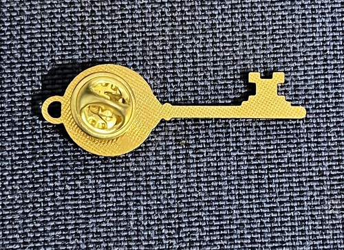 Vintage Tuscaloosa Alabama Seal Key To The City Lapel Pin Tie Tack Hat Pin - Picture 3 of 6