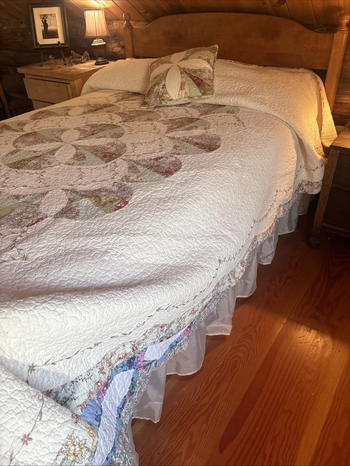 JC Penny Home Expressions Quilt Embroidered Bedspread 80X 110 Twin Full Size - Image 3 of 4