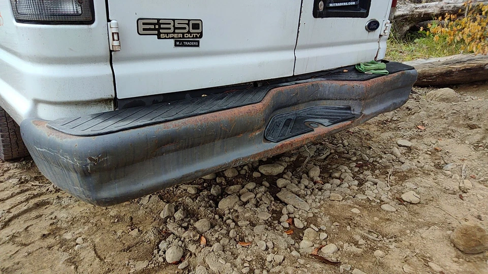 05 FORD VAN E250 Rear Bumper Assembly (NO SHIPPING) - Image 3 of 4