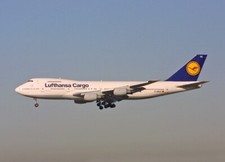 Postkarte Ansichtskarte Lufthansa Cargo Boeing 747-200 (SF)