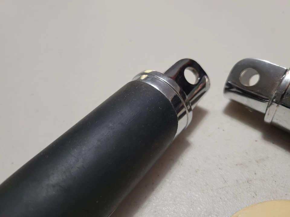 2x Clavijas de pie de extremo de perilla cromadas personalizadas de goma montaje hembra grandes Harley Davidson Foto 4 de 4