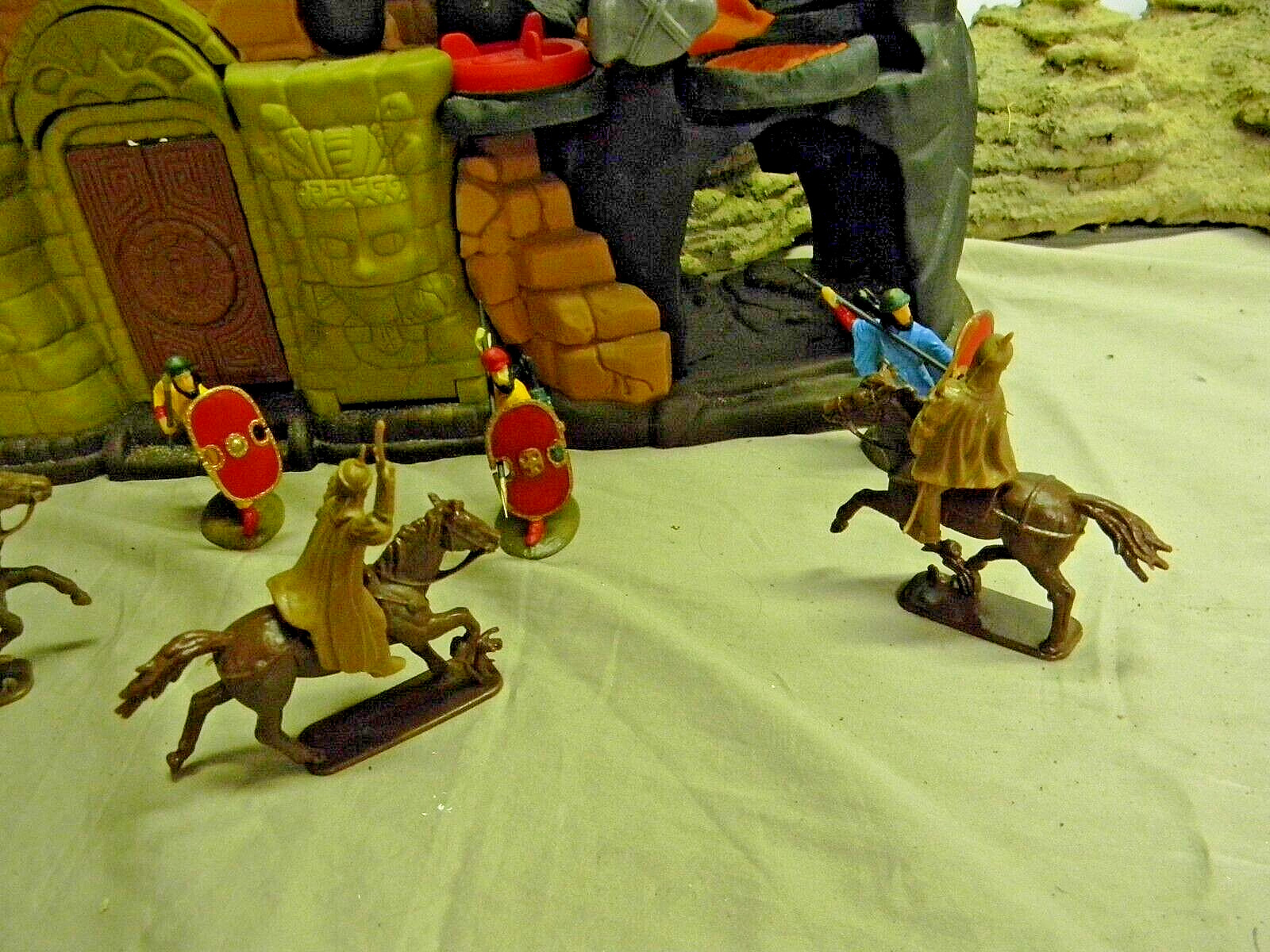 8 Figures 4 Persians pro painted 60mm 4 Reamsa Turks ( July Listing)